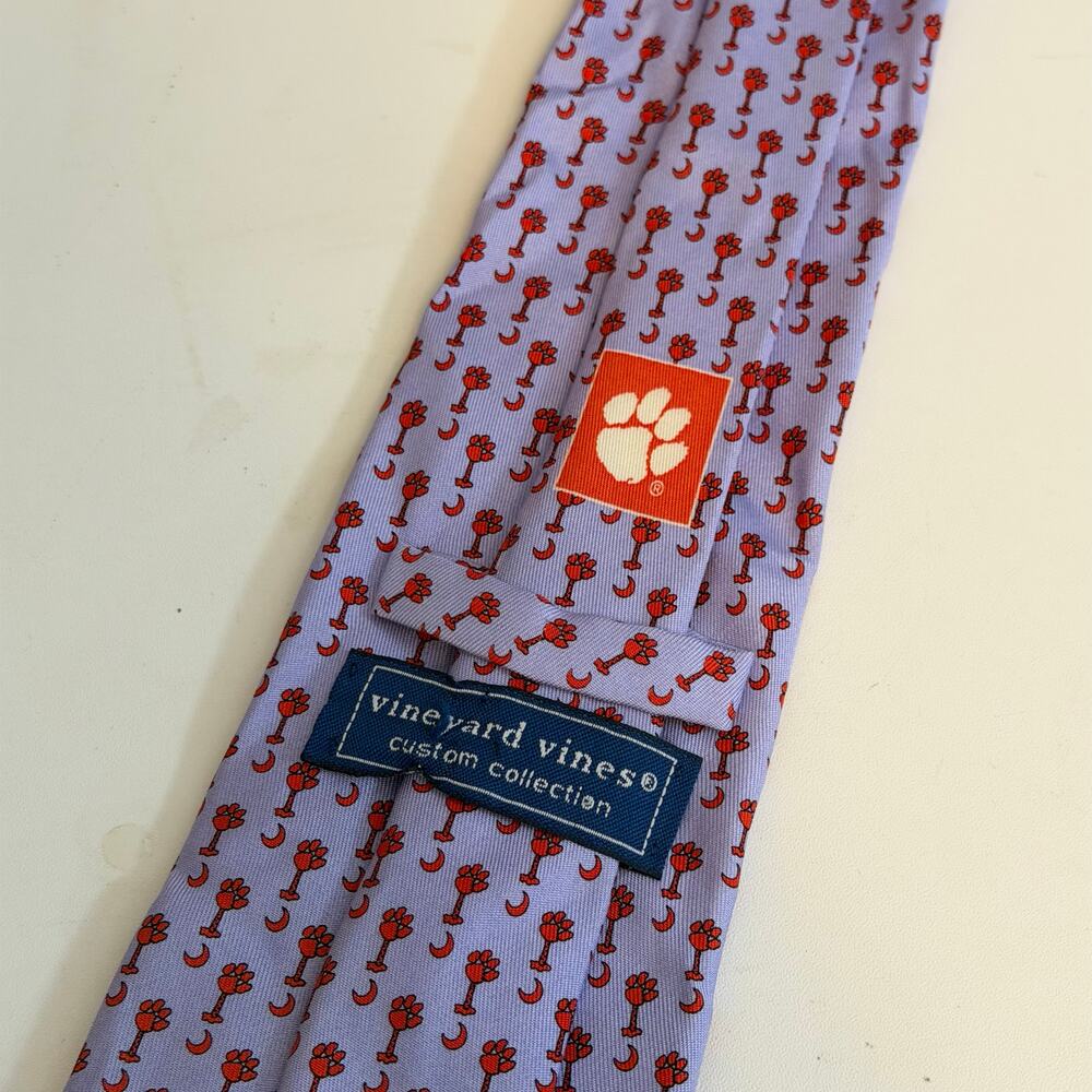 Vineyard Vines Mens Silk Tie Paw Like Crescent Moon Print Handmade USA Purple - Picture 5 of 5